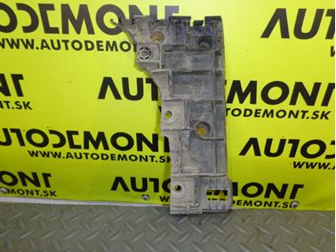 8D0807284AA - Pravý držiak predného nárazníka - Audi A4/S4/Avant/quattro 1999 - 2001