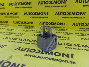 8D0951253 370 - Relé