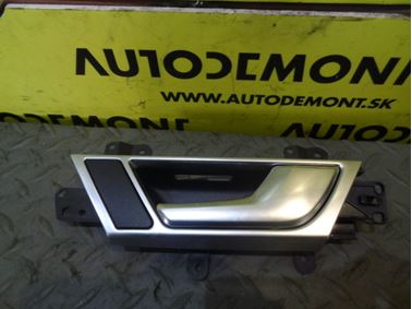 Pravá zadná vnútorná kľučka 4F0839020D - Audi A6 C6 4F 2006 Avant Quattro 3.0 TDI 165 kW BMK HKG