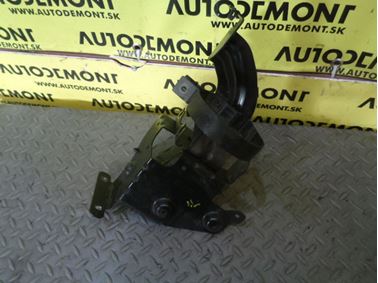Držiak ABS jednotky a nádobky servo oleja 4F0614119H - Audi A6 C6 4F 2006 Avant Quattro 3.0 TDI 165 kW BMK HKG