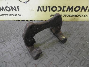 447615425B - Podkova zadného brzdového strmeňa - Audi A8 1994 - 1999