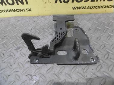 Zámok prednej kapoty 4F0823480A - Audi A6 C6 4F 2006 Avant Quattro 3.0 TDI 165 kW BMK HVE
