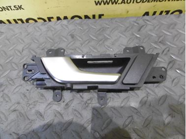 Ľavá zadná kľučka dverí 4F0839019D - Audi A6 C6 4F 2006 Avant Quattro 3.0 TDI 165 kW BMK HVE