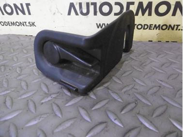 4B9885880 - Madlo pre zámok zadných sedačiek - Audi A4 1998 - 2001 A6 1998 - 2005 A6 Allroad 2000 - 2005