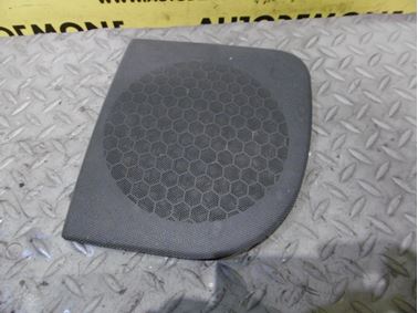 8D5035405 - Ľavý zadný kryt reproduktora - Audi A4 1995 - 2001